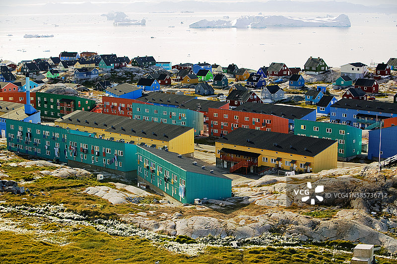 格陵兰伊卢利萨特色彩鲜艳的房屋。伊卢利萨特是联合国教科文组织世界遗产地，拥有雅各布港冰川或西米尔米特冰川，后者是南极洲以外最大的冰川。图片素材