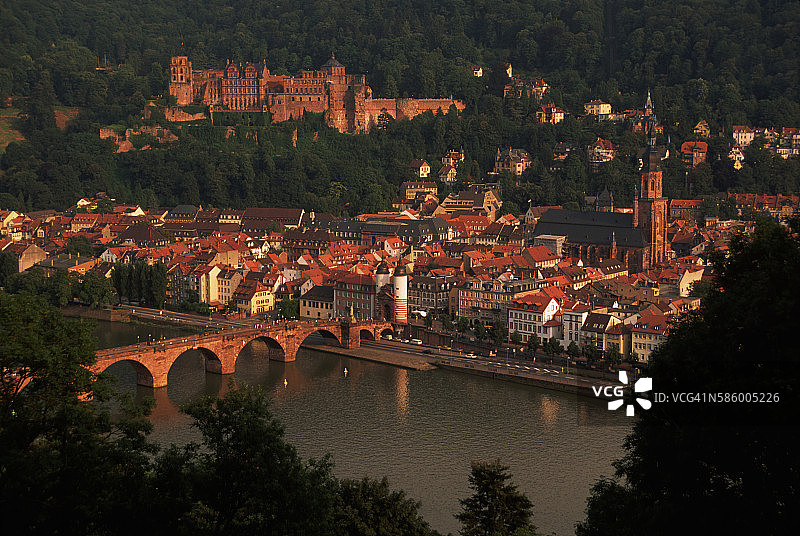 古桥及周边环境航拍图片素材