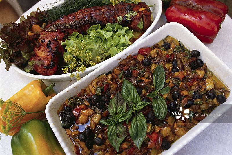 托斯卡纳烤猪肉和蔬菜图片素材