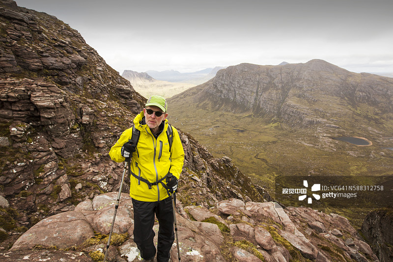 苏格兰Ben Mor Coigach山徒步，眺望Stac Pollaidh图片素材
