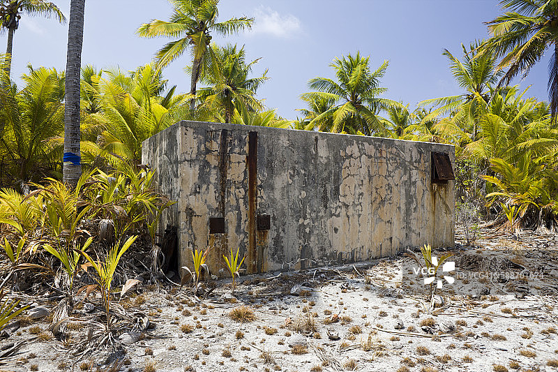 马绍尔群岛比基尼环礁：用于观察核武器试验的旧掩体图片素材