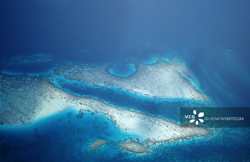 马尔代夫费利杜环礁珊瑚礁航拍景观，印度洋图片素材