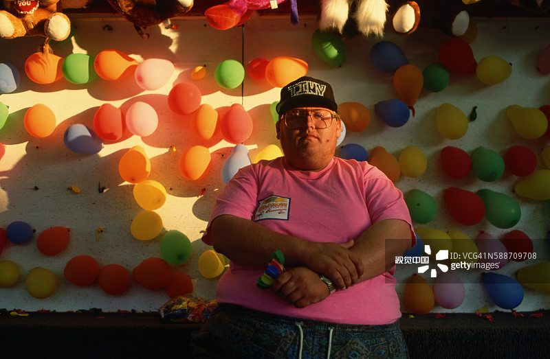 俄克拉荷马州博览会上的气球游戏摊贩图片素材