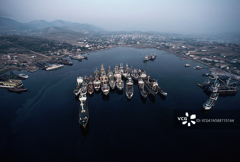 比雷埃夫斯港的船只图片素材