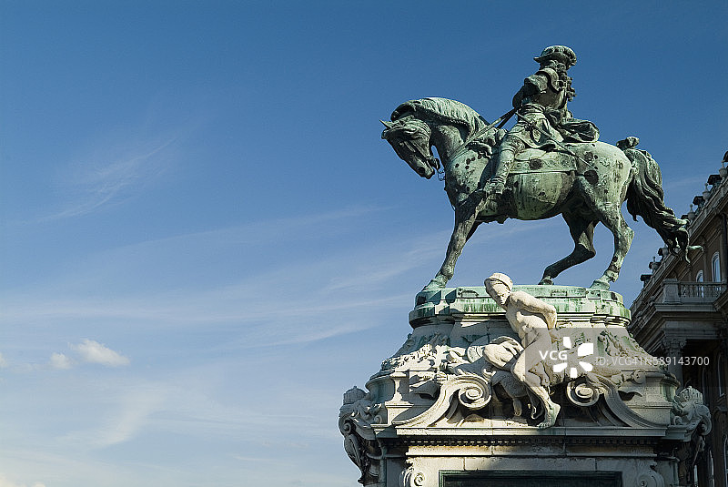 布达佩斯皇宫外的欧根亲王雕像图片素材
