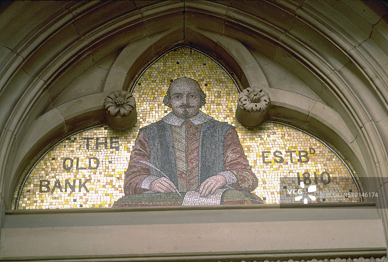 旧银行上的莎士比亚马赛克图片素材