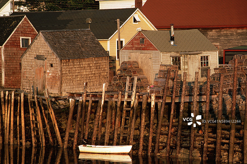 缅因州海边高架小屋和房屋图片素材