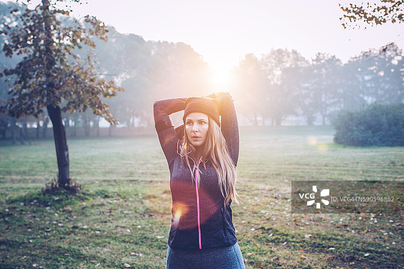 慢跑前伸展运动图片素材