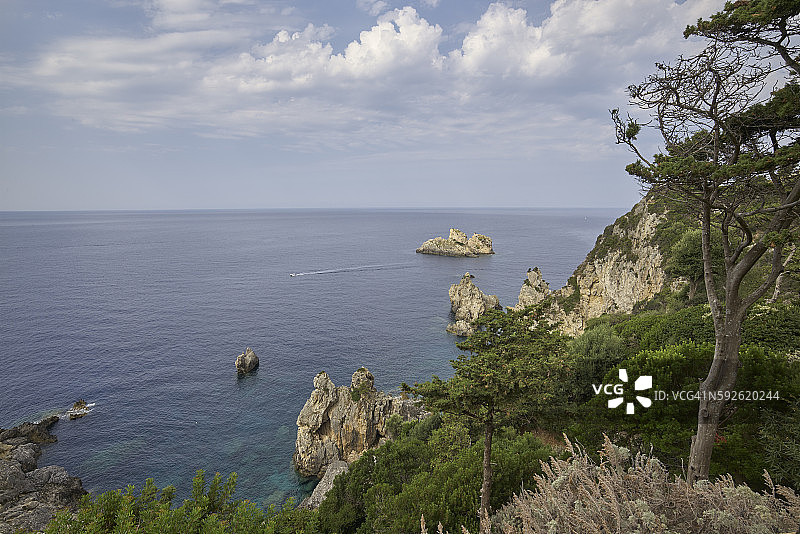 帕莱奥卡斯特里察圣母修道院海景俯瞰图片素材