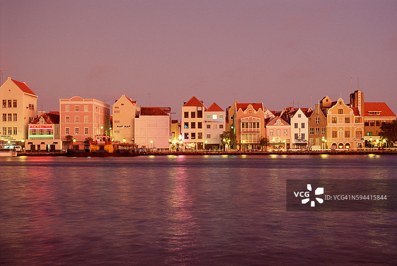 库拉索岛汉德尔斯卡德夜景图片素材