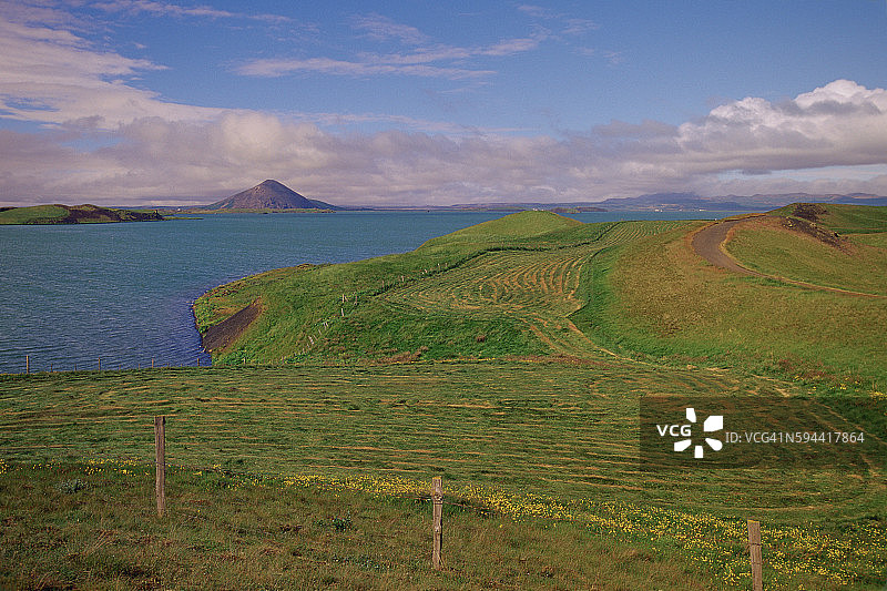 米湖与山脉图片素材