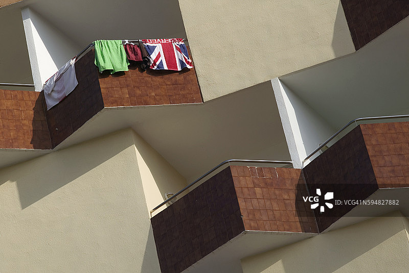 酒店阳台上的英国国旗毛巾图片素材