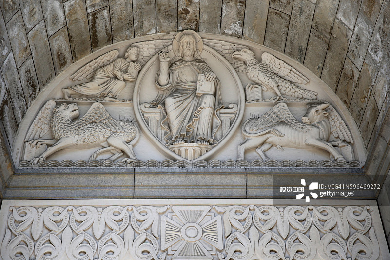 圣母及圣阿尔努夫主教座堂：象征四位福音传道者的四翼生物环绕着基督图片素材