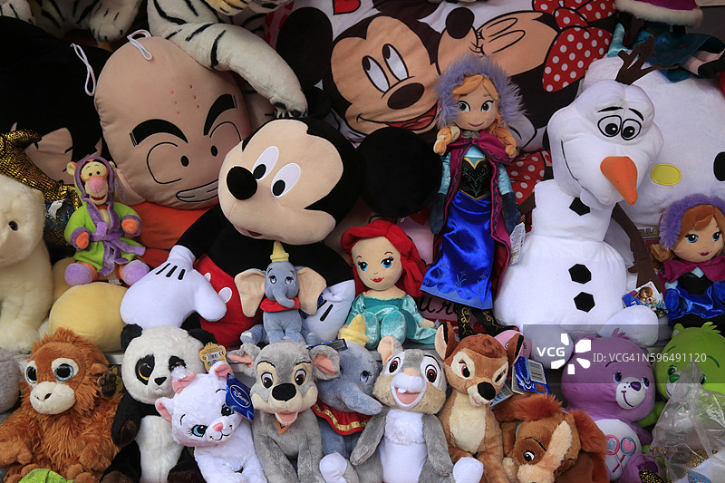 公平的毛绒玩具。图片素材