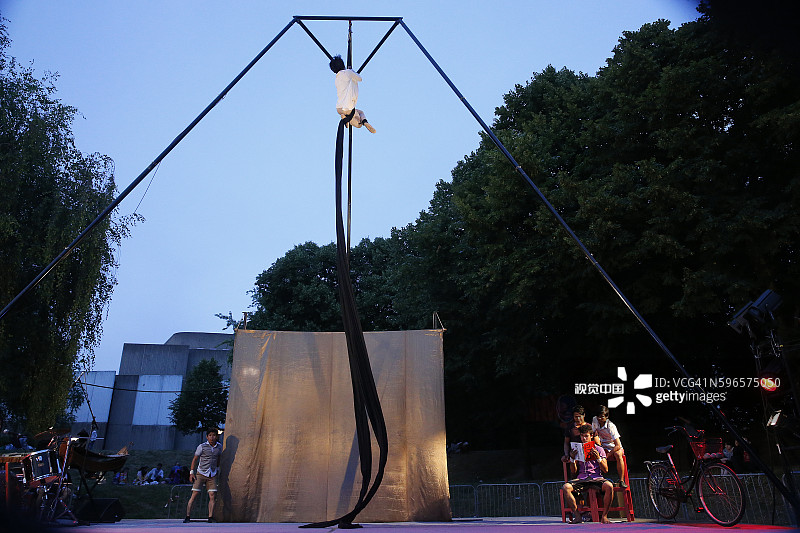 柬埔寨马戏团的光芒图片素材