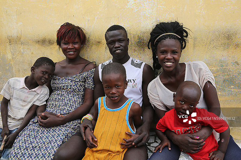 达喀尔一家图片素材