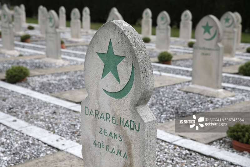 法国博比尼的穆斯林公墓，阵亡士兵的坟墓图片素材