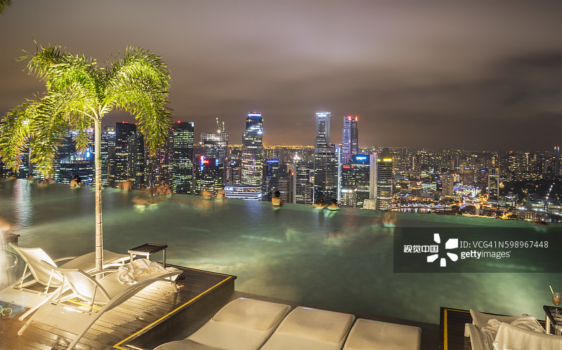 新加坡滨海湾金沙酒店的无边泳池图片素材