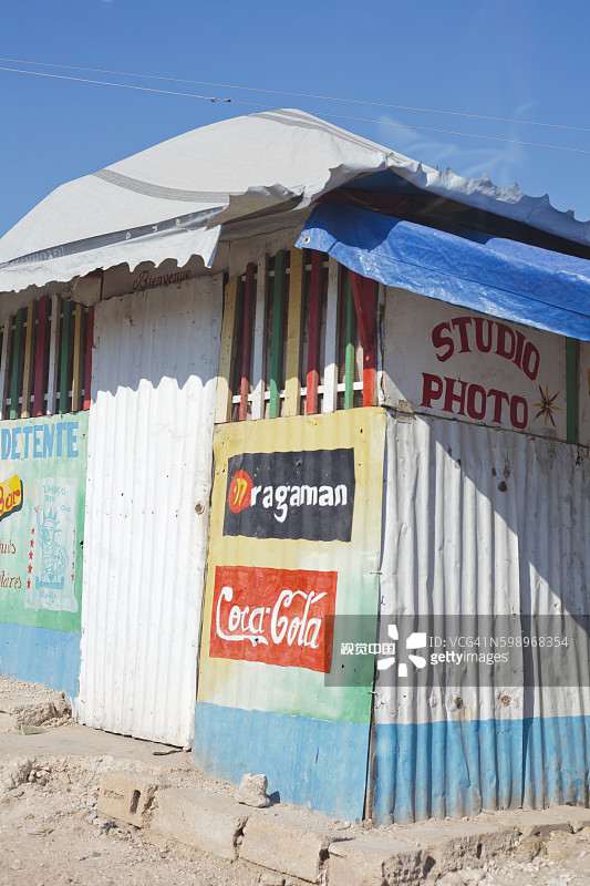 太子港棚屋中的照相馆图片素材