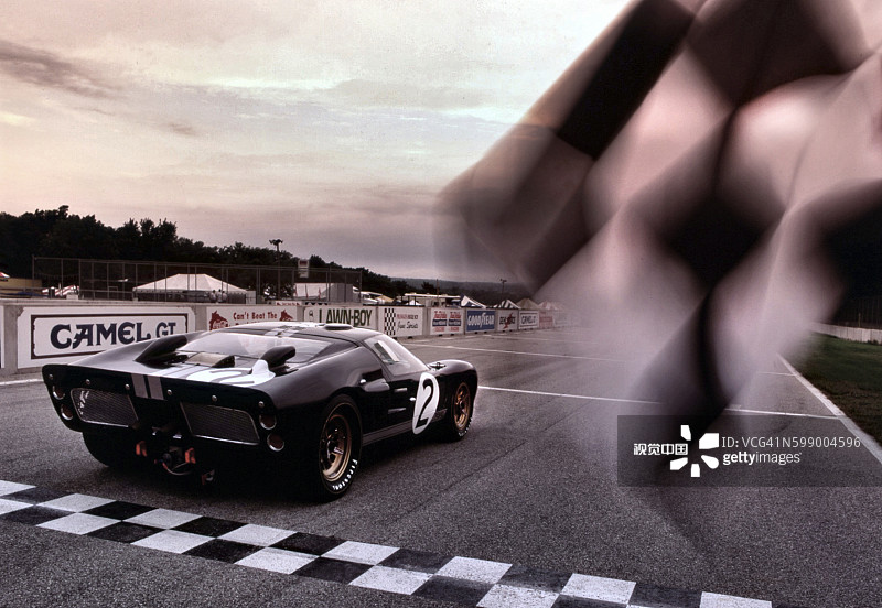 1966年福特GT40 MKII勒芒冠军赛车图片素材