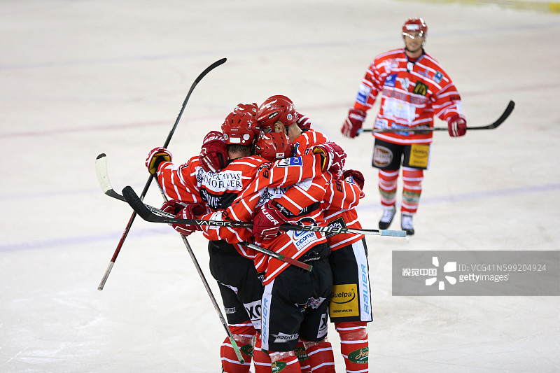 冰球比赛：勃朗峰队对阵南特队图片素材