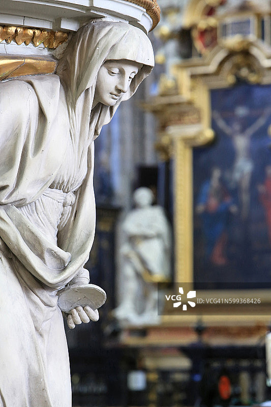 讲坛细节：神学美德：信仰。亚眠大教堂。图片素材