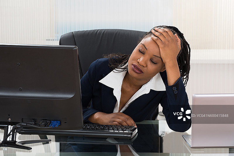 情绪低落的女商人图片素材