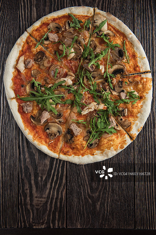 鸡肉蘑菇披萨图片素材