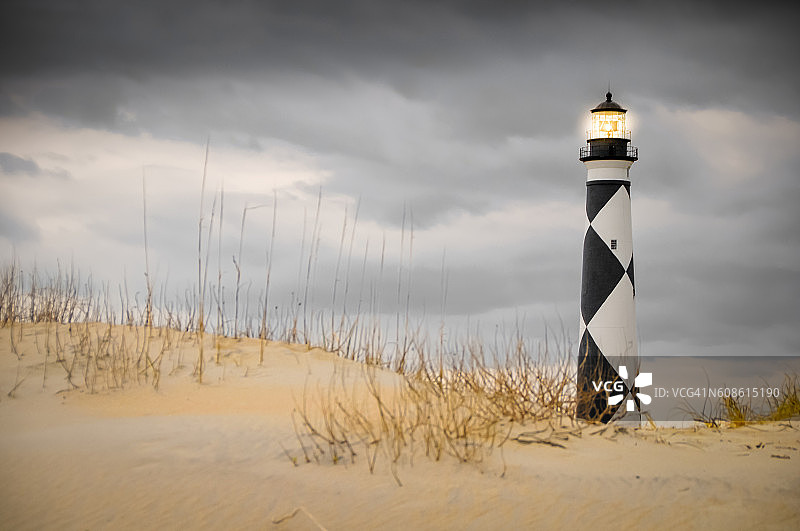 灯光下的瞭望角图片素材