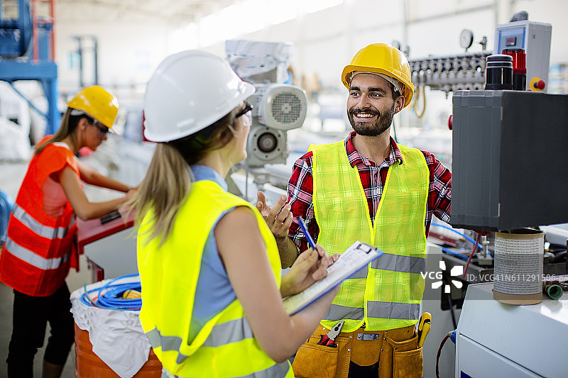 PVC工厂的工人图片素材