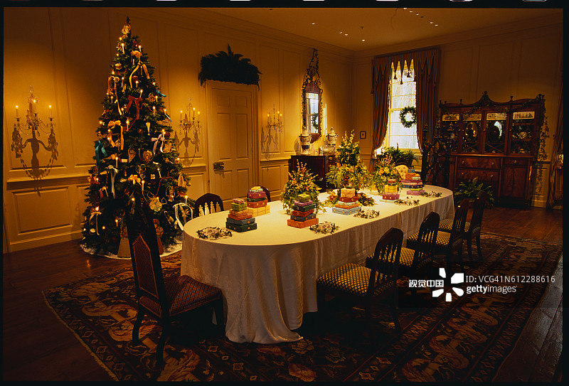 装饰圣诞节的杜邦餐厅图片素材