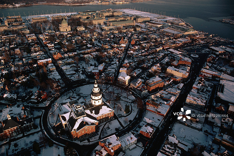 雪中的马里兰州议会大厦图片素材