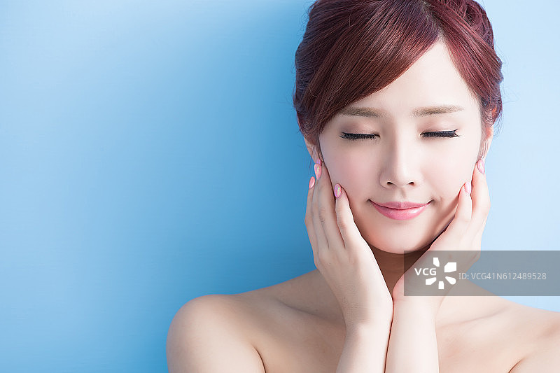 美丽女人对你微笑图片素材