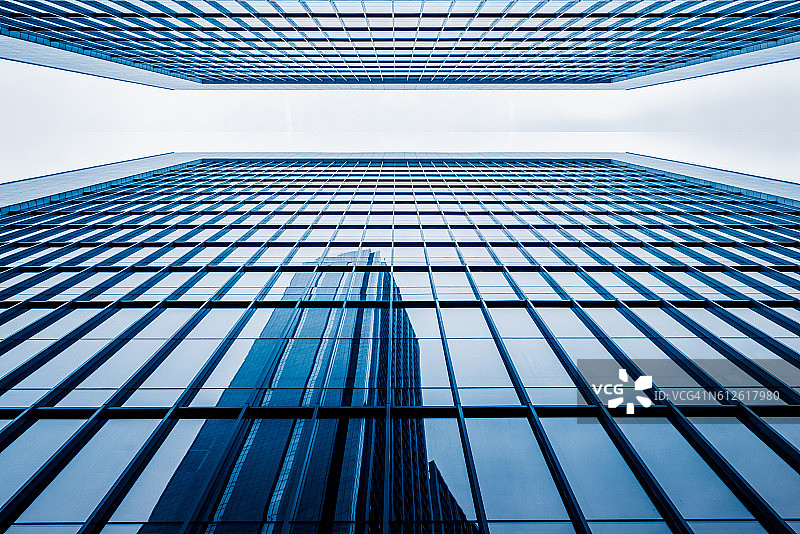 低角度的摩天大楼图片素材