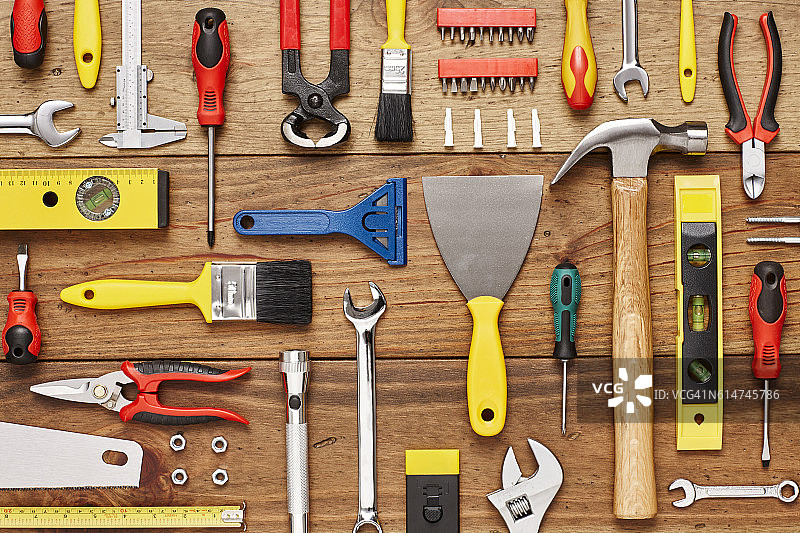 木地板上的工作工具图片素材