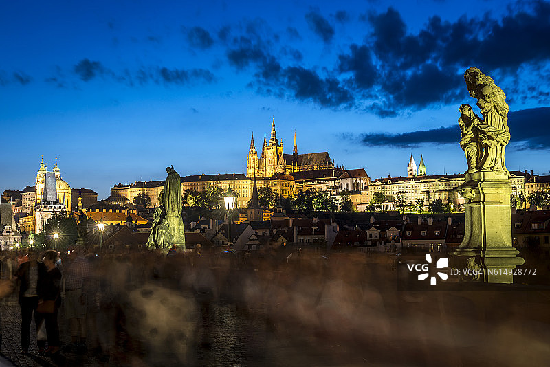 从查理大桥看布拉格城堡图片素材