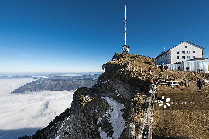 里吉山云端顶峰图片素材