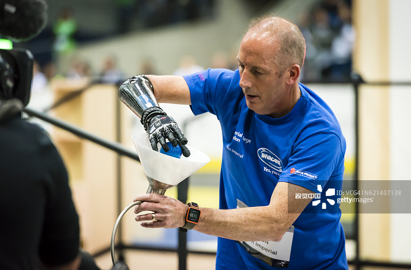 在瑞士克洛滕举办的首届“Cyborg Olympics”电子人竞技大赛图片素材