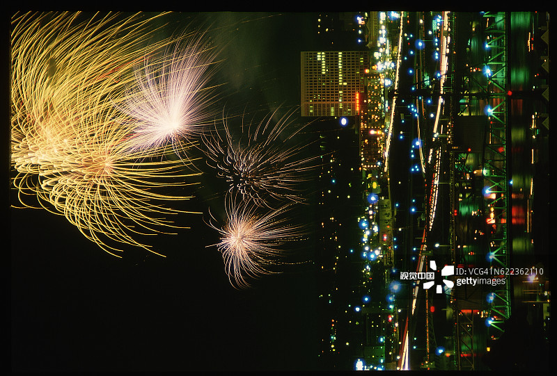 威拉米特河上空的烟花图片素材