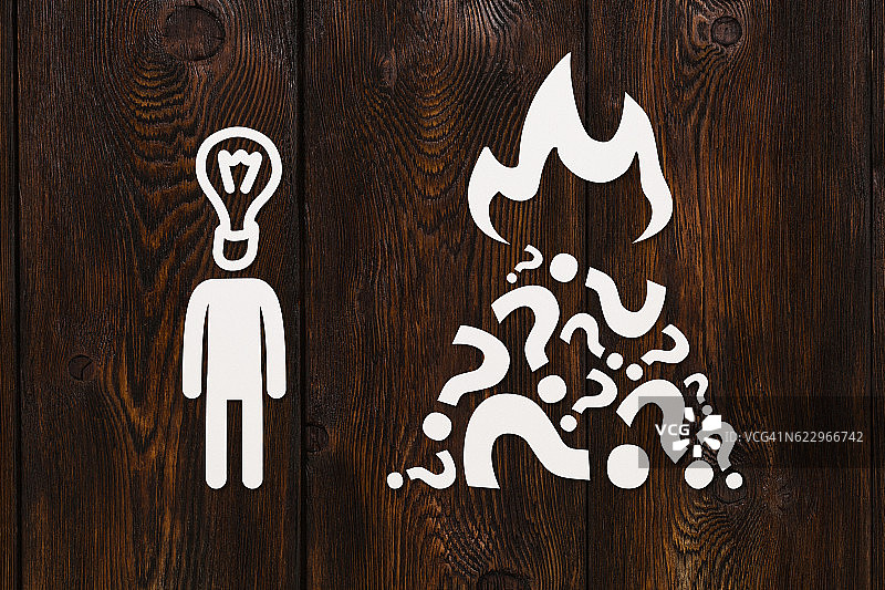 纸片人，头部是灯泡。抽象概念图片素材