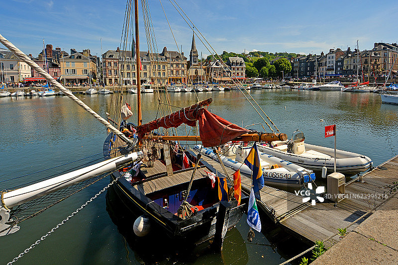 法国卡尔瓦多斯省翁弗勒尔港口风景图片素材