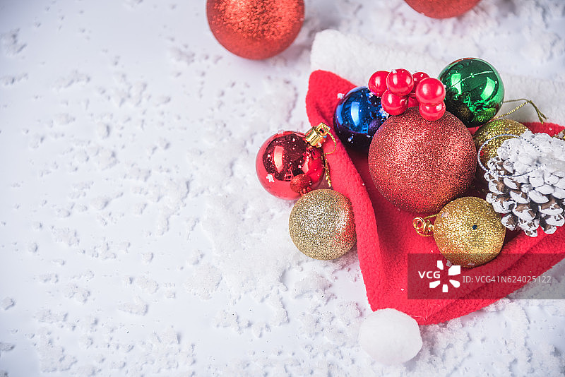 雪地圣诞饰品全画幅图片素材