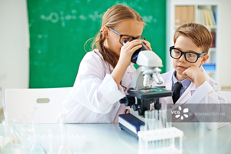 有前途的科学家图片素材