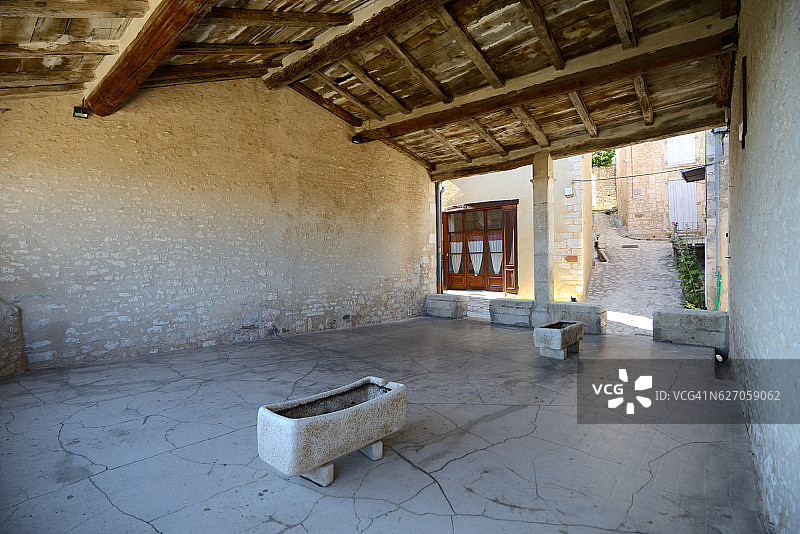 锡米亚讷拉罗通德有盖市场图片素材