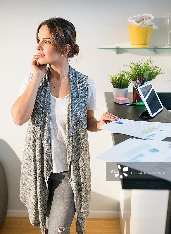 谈论工作内容图片素材