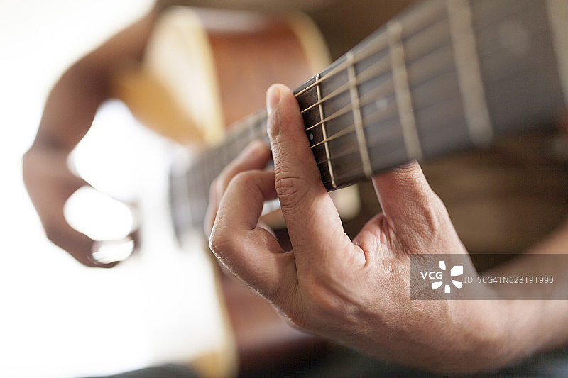 弹吉他图片素材