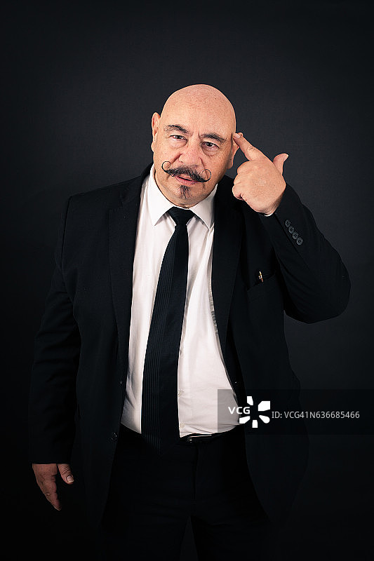 帅哥在不同的场合做不同的表情图片素材