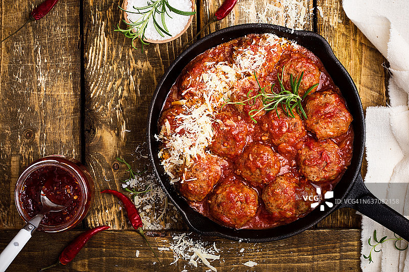 酸味番茄酱肉丸配帕尔马干酪图片素材