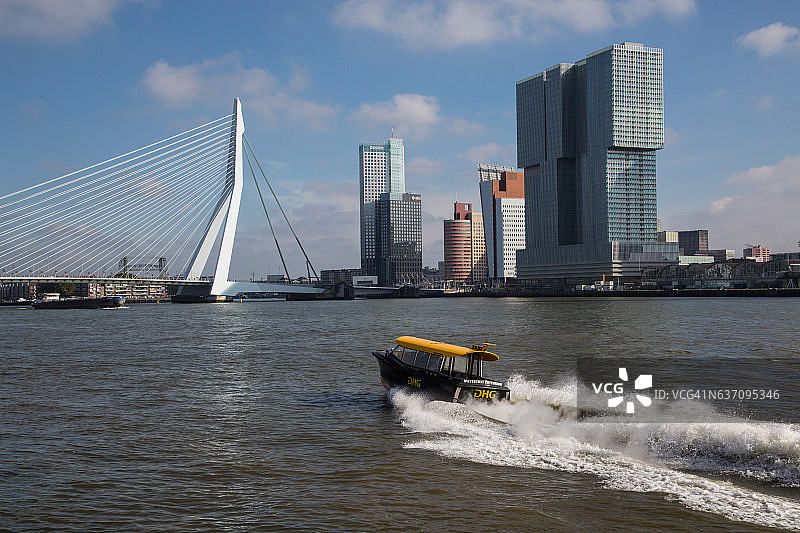 鹿特丹水上出租车图片素材