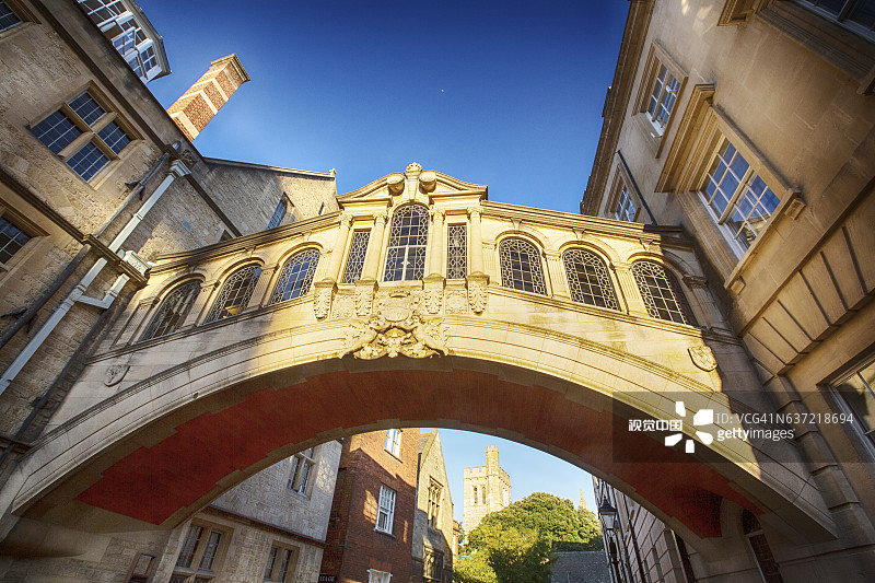 著名的叹息桥，连接英国牛津赫特福德学院的两个部分图片素材
